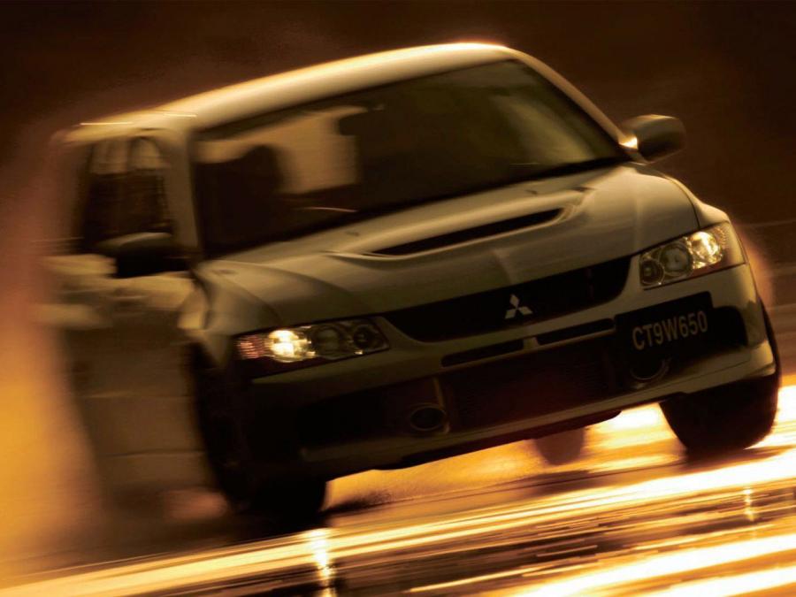  Mitsubishi Lancer Evolution IX Wagon 2005 года  (фото 14 из 22)
